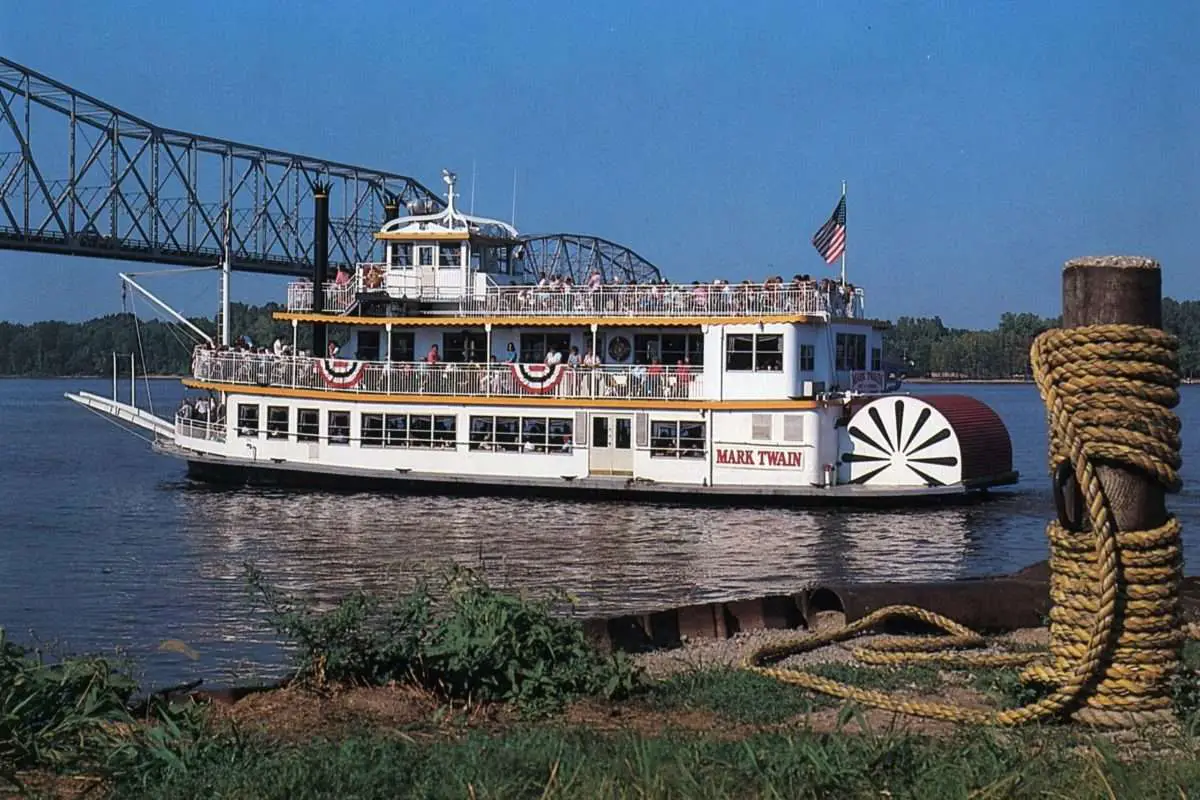 4 Dinner Cruises in Missouri You Probably Didn
