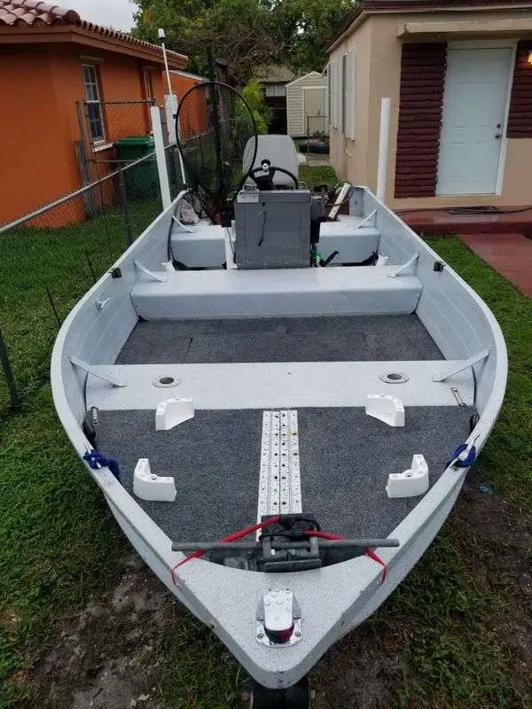 aluminum boat with 50hp motor for Sale in Miami, FL