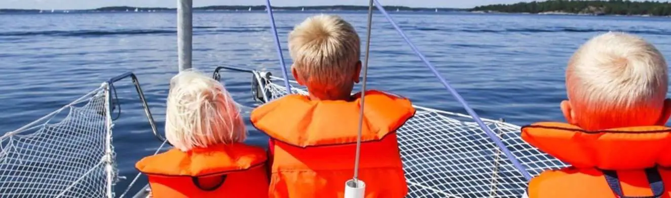 Float on with these boat safety tips