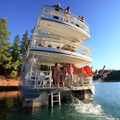 Houseboating Fun in the Summertime!