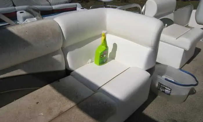 How To Clean Dirty Boat (Easily Make It Spotless)