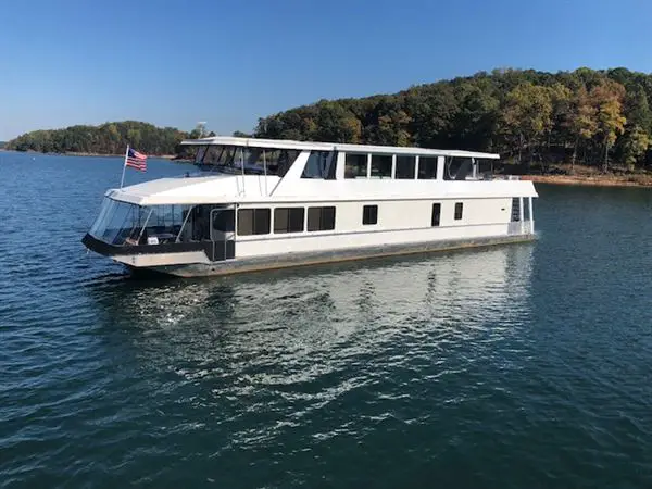 Lake Lanier Luxury Houseboat and Yacht Rentals