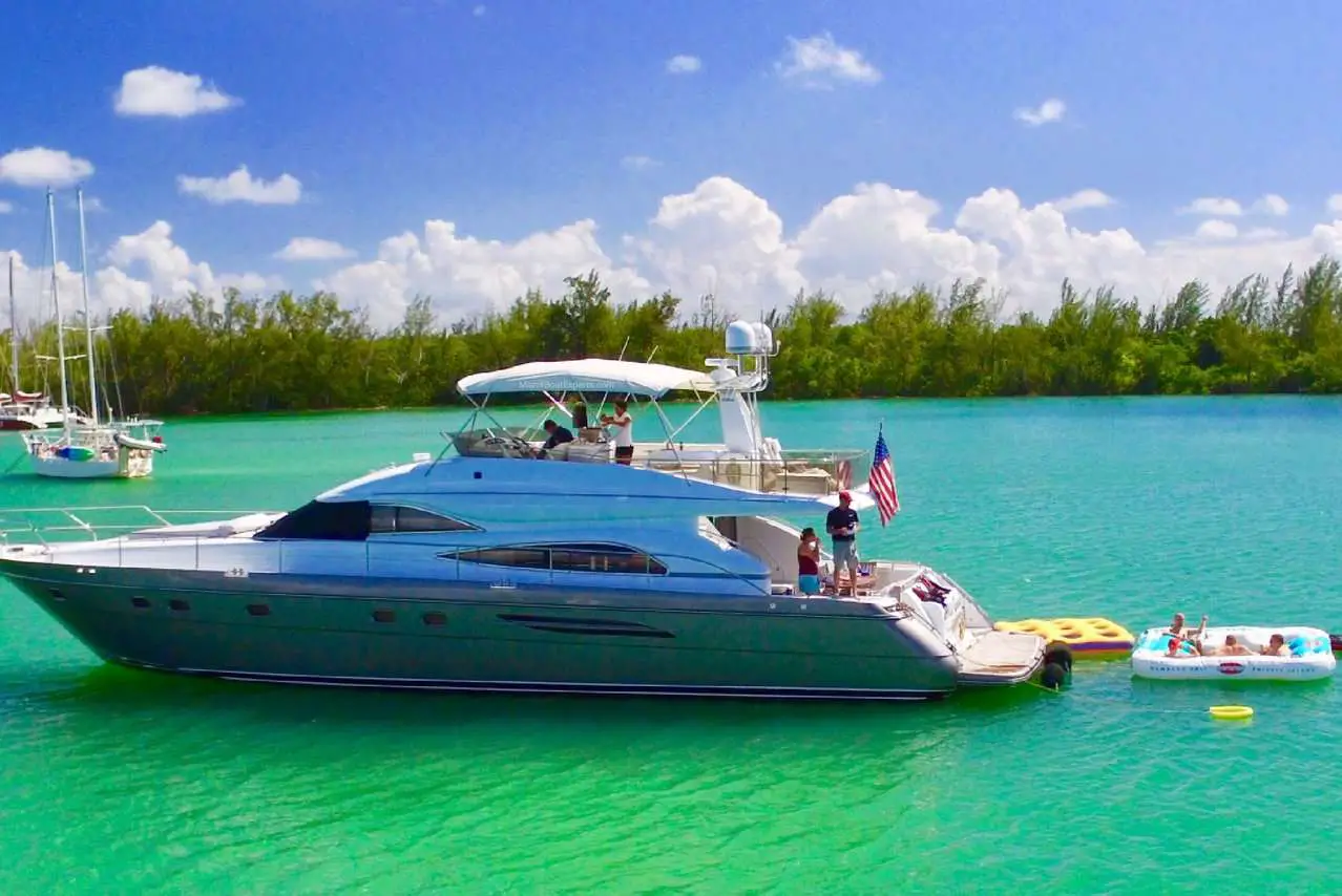 Luxury boat rentals Miami Beach, FL