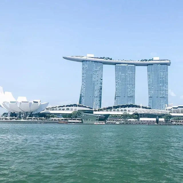 Marina Bay Sands in Singapore. Hotel with a boat on top. Amazing ...