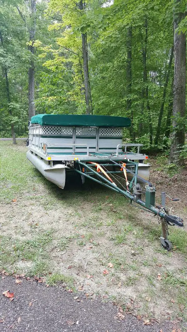 PONTOON BOAT MOTOR & TRAILER for Sale in Niles, OH