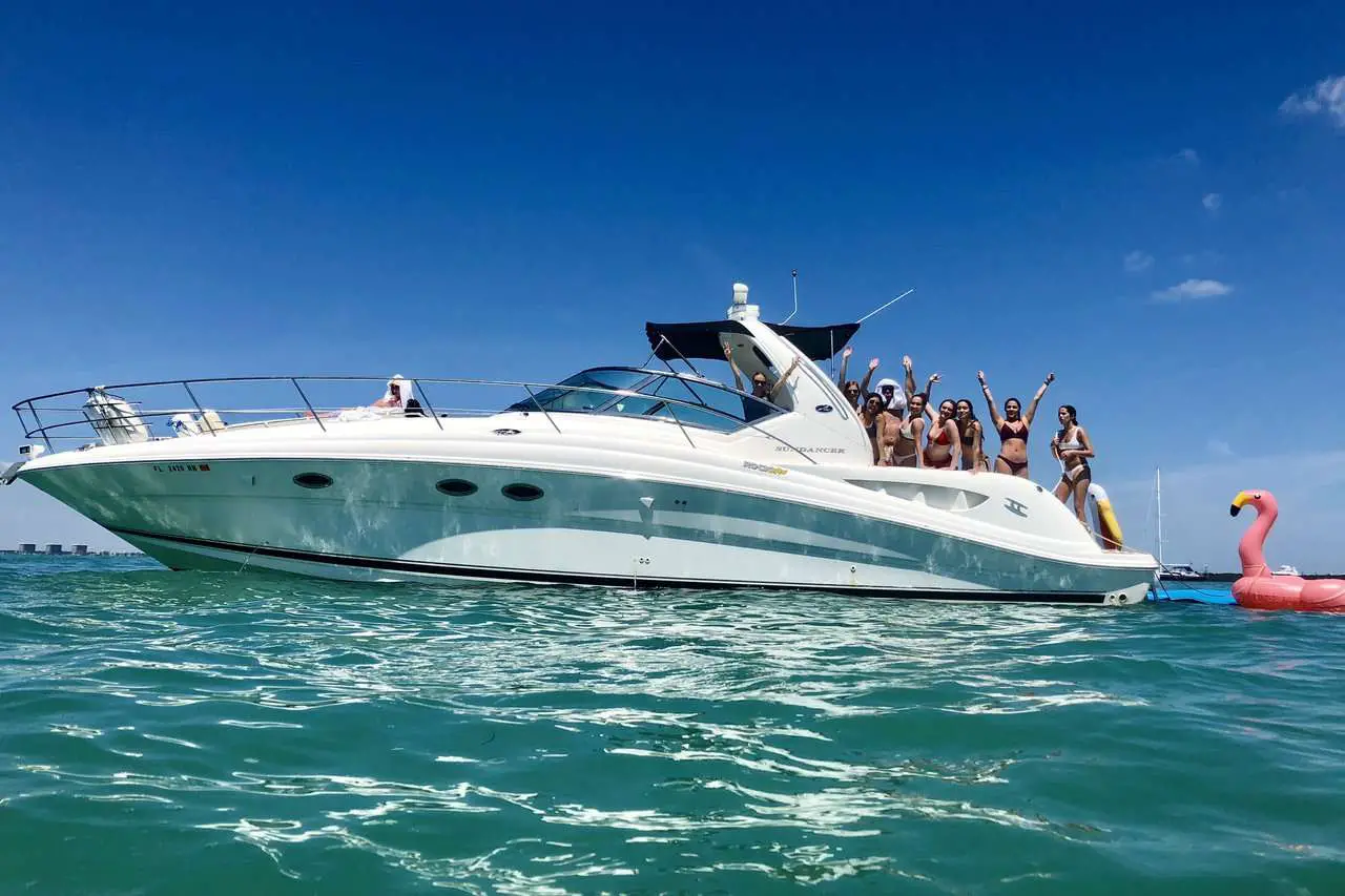 Sea Ray Yacht 10397 Luxury Motor Boat Rental Miami, FL