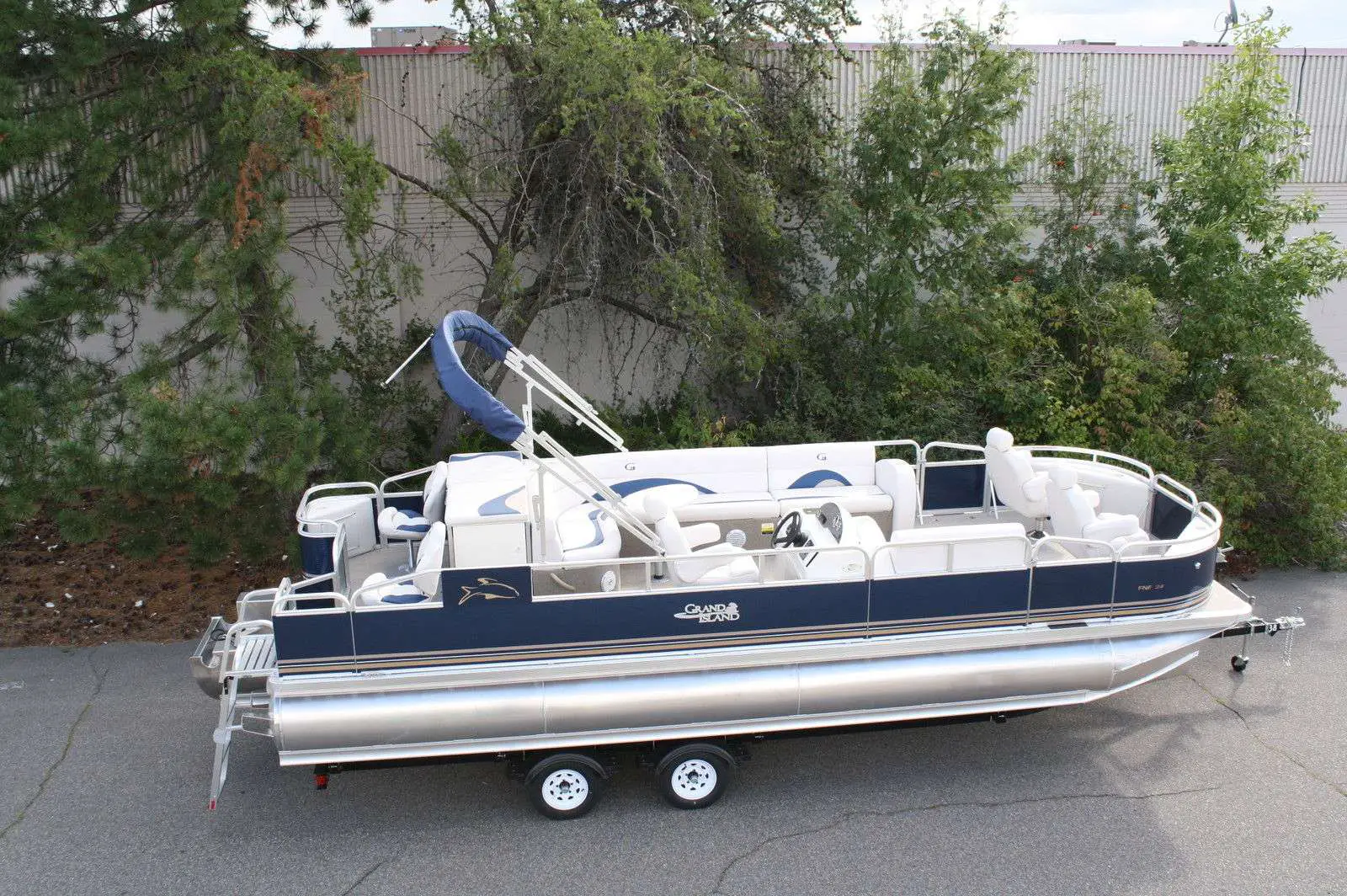 Tahoe 24 FNF TRITOON 2013 for sale for $19,999