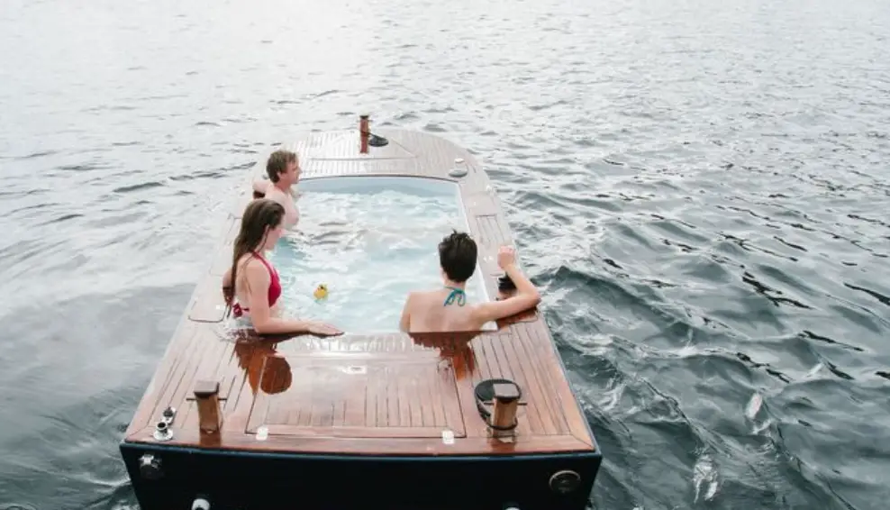 You And 5 Friends Can Rent Your Own Floating Hot Tub Boat ...